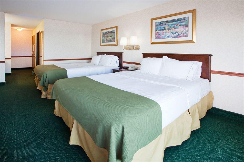 Holiday Inn Express St Ignace-Lake Central By Ihg Сент-Игнас Номер фото